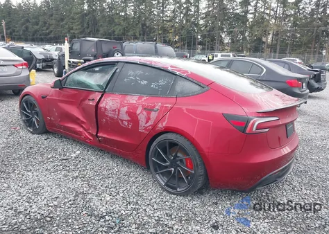 2024 Tesla Model 3 Performance All-Wheel Drive z USA, uszkodzony, nr VIN 5YJ3E1ET9RF897132